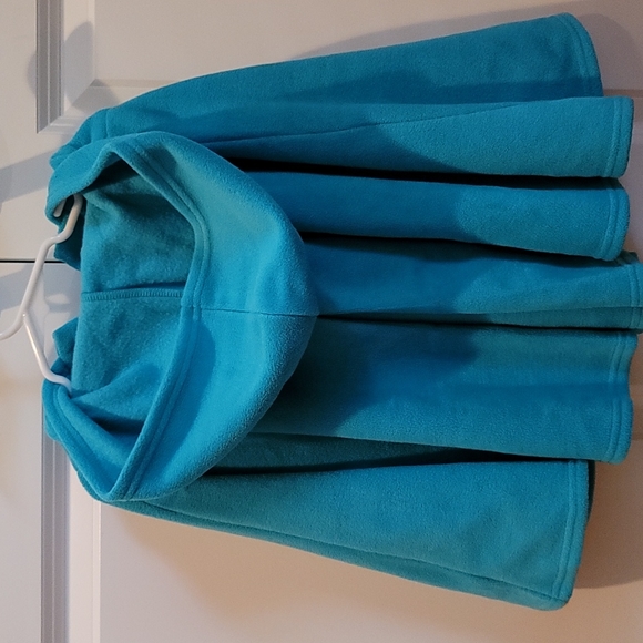 Chasing Fireflies Hooded Fleece Cape with Pockets - Picture 5 of 6